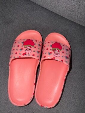 Strawberry shortcake Graphic Slide Sandals